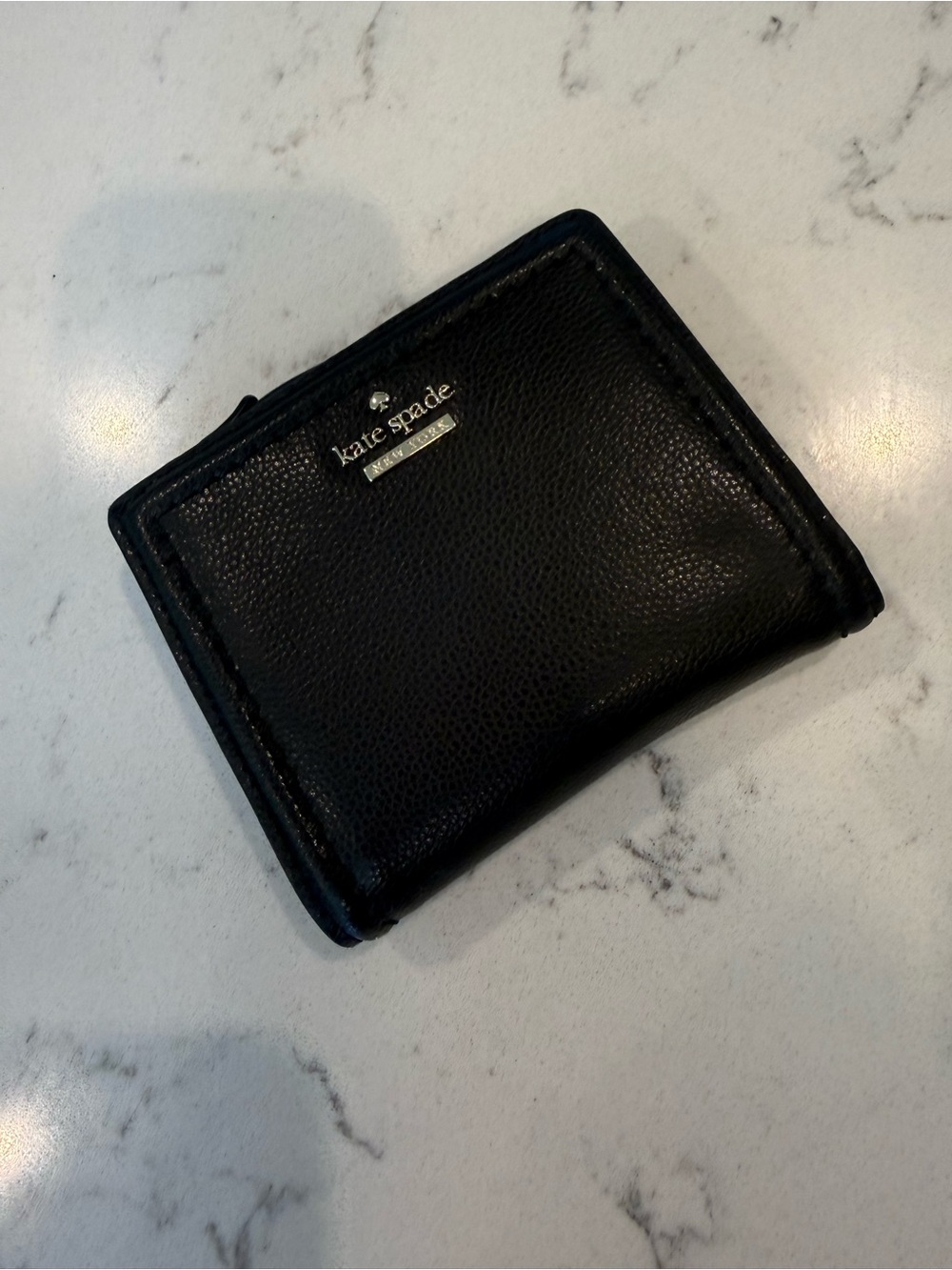 kate spade New York small L zip Wallet